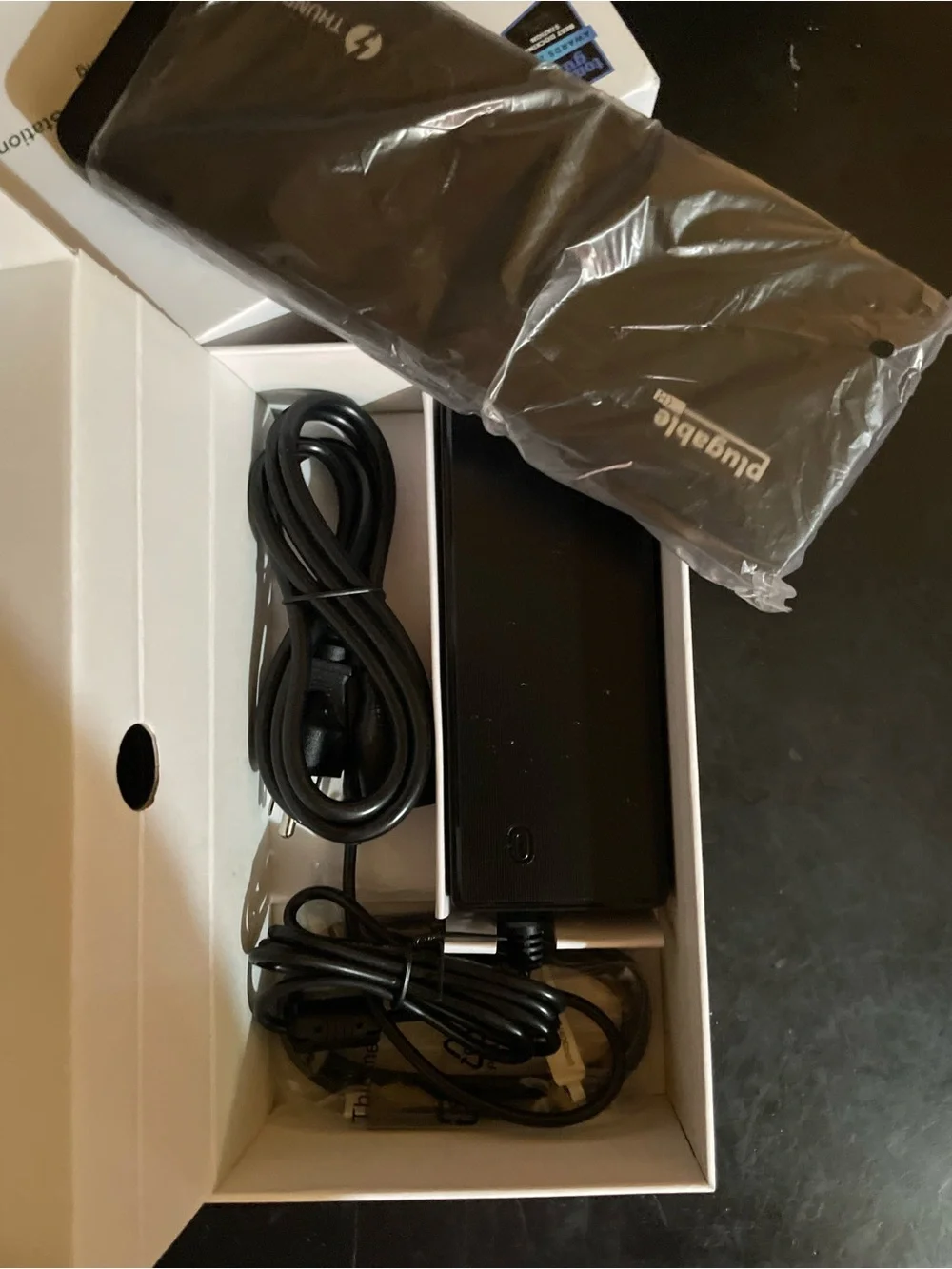 PLUGABLE THUNDERBOLT 4 DOCK FOR 4K DUAL MONITORS OR SINGLE 8K, 100W LAPTOP CHARG